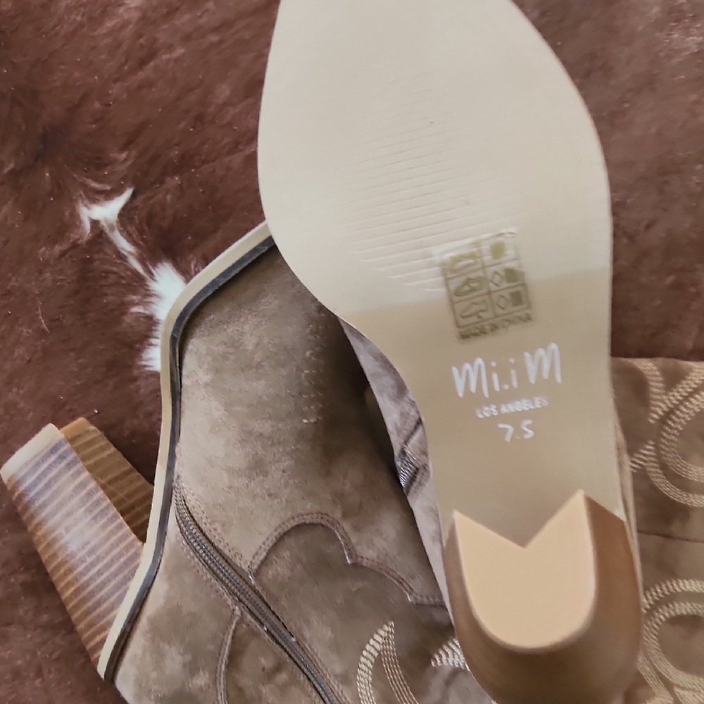 Tall Women's Western Heeled Boots - Tan Suede - Picture 4 of 6